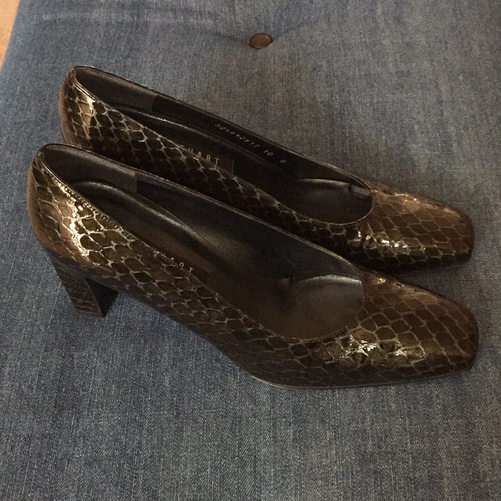 Stuart Weitzman Pump. Charcoal Patent. Size 10 - image 2